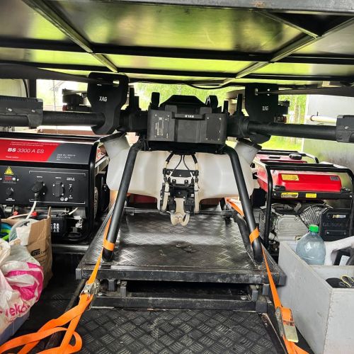 Сельскохозяйственный дрон с дополнительным оборудованием