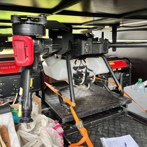 Сельскохозяйственный дрон с дополнительным оборудованием