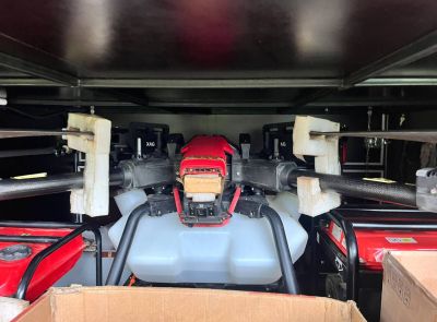 Сельскохозяйственный дрон с дополнительным оборудованием